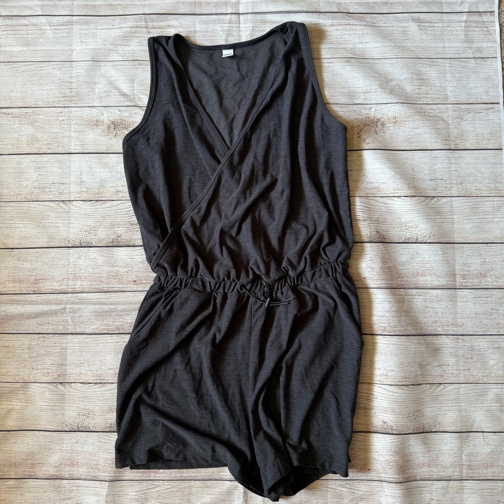Old Navy Active Breathe On Cross-Front V-Neck Romper Size MEDIUM TALL